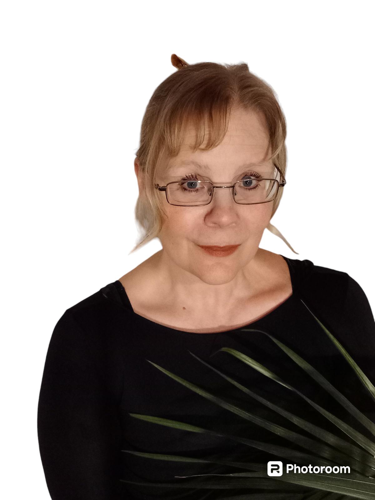 Photo of Claire Robertson